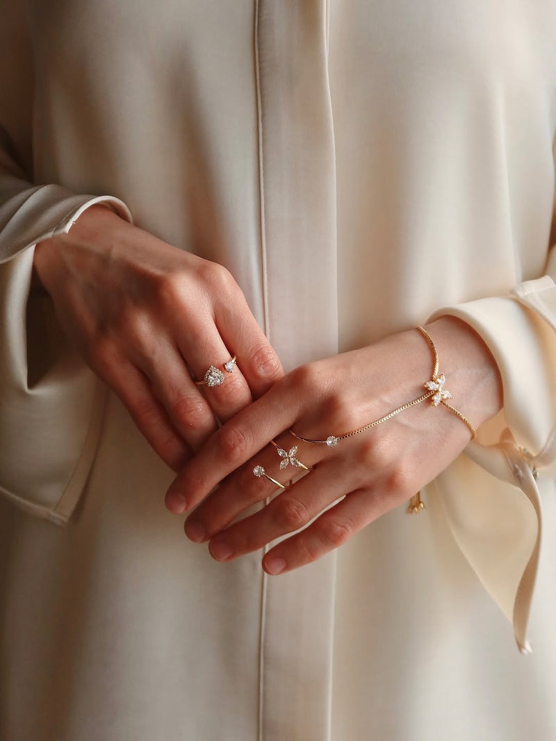 ✨ 14K Gold Leaf & Heart Zirconia Hand-Chain Bracelet — Adjustable Jewelry 💖✨
