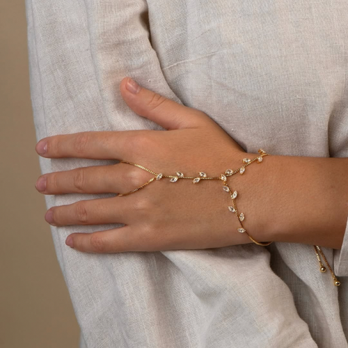 ✨ 14K Gold Leaf & Heart Zirconia Hand-Chain Bracelet — Adjustable Jewelry 💖✨