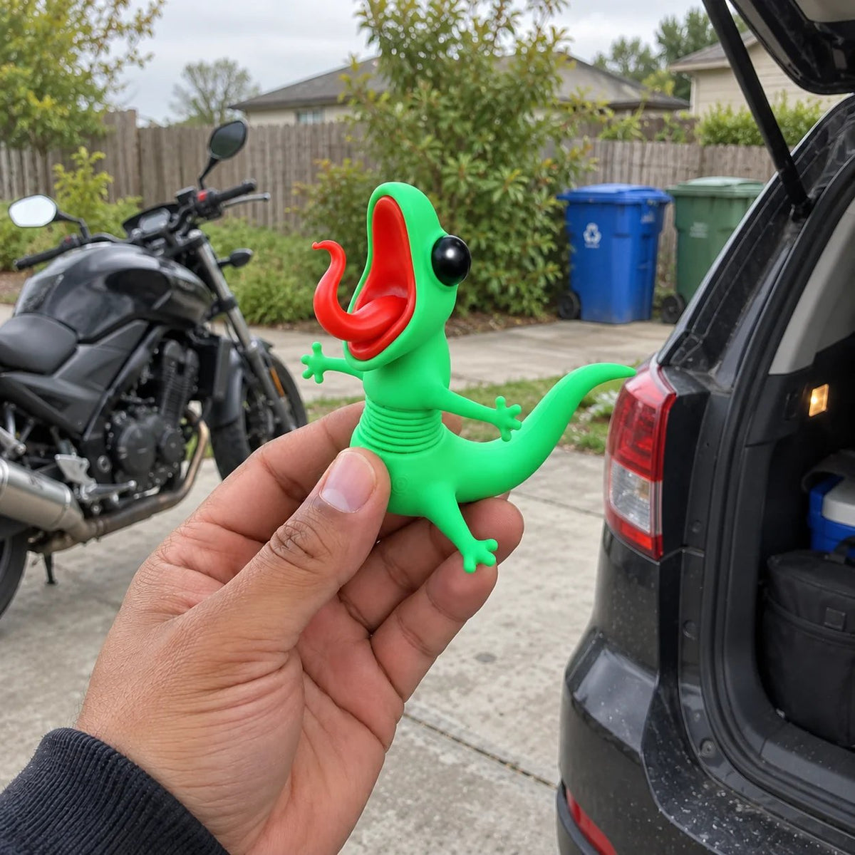 🦎🏍Wobbly Riding Buddy – Car & Motorcycle Decor