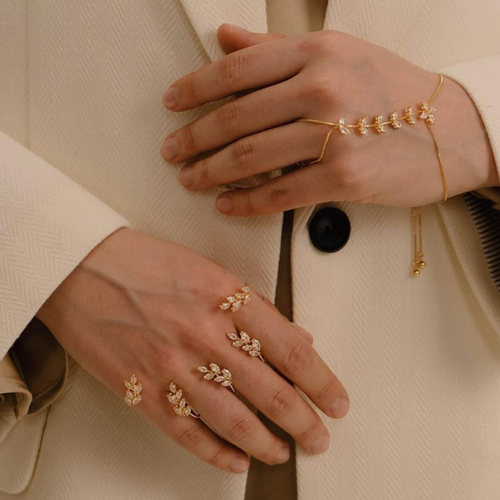 ✨ 14K Gold Leaf & Heart Zirconia Hand-Chain Bracelet — Adjustable Jewelry 💖✨