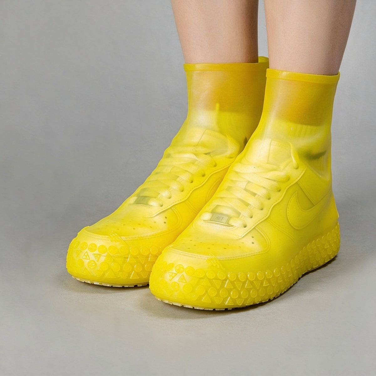 Stop Soaked Sneakers! Heavy-Duty Rain Shoe Covers – Anti-Slip & Fold Into Your Bag 🌧️